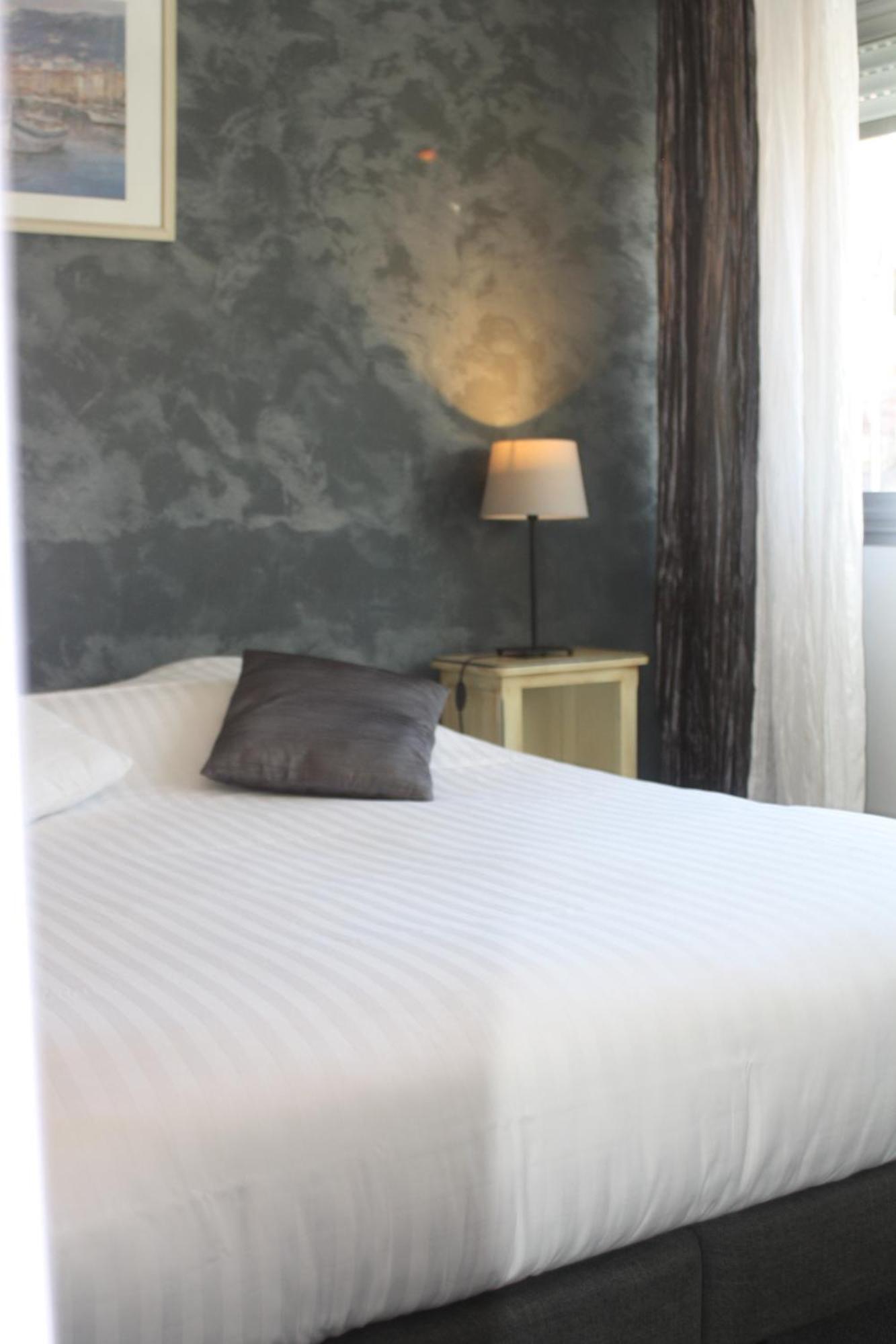 Logis Hotel Du Midi Salon-de-Provence Luaran gambar