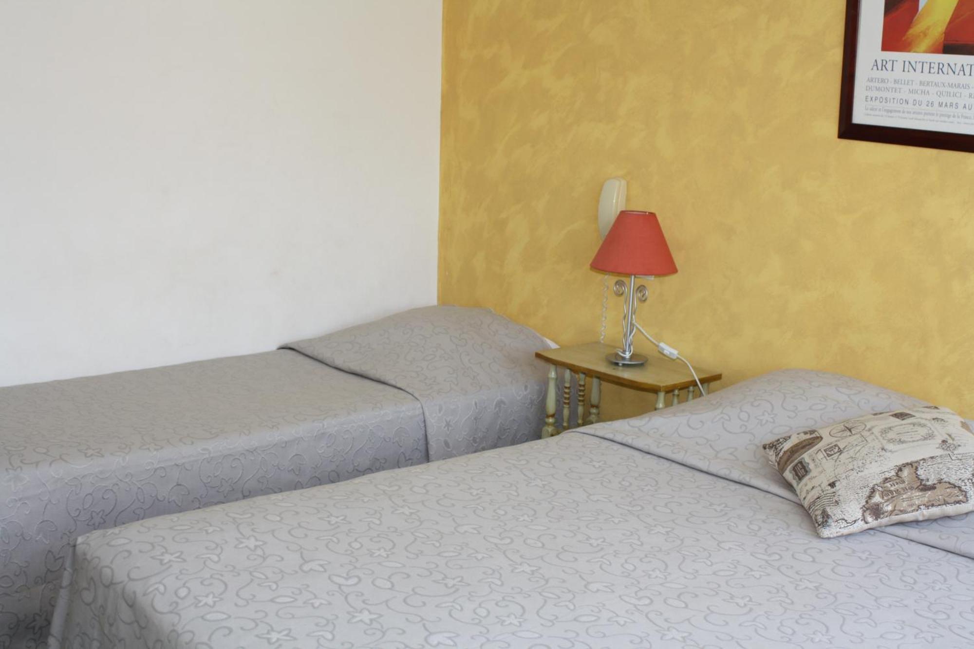 Logis Hotel Du Midi Salon-de-Provence Luaran gambar